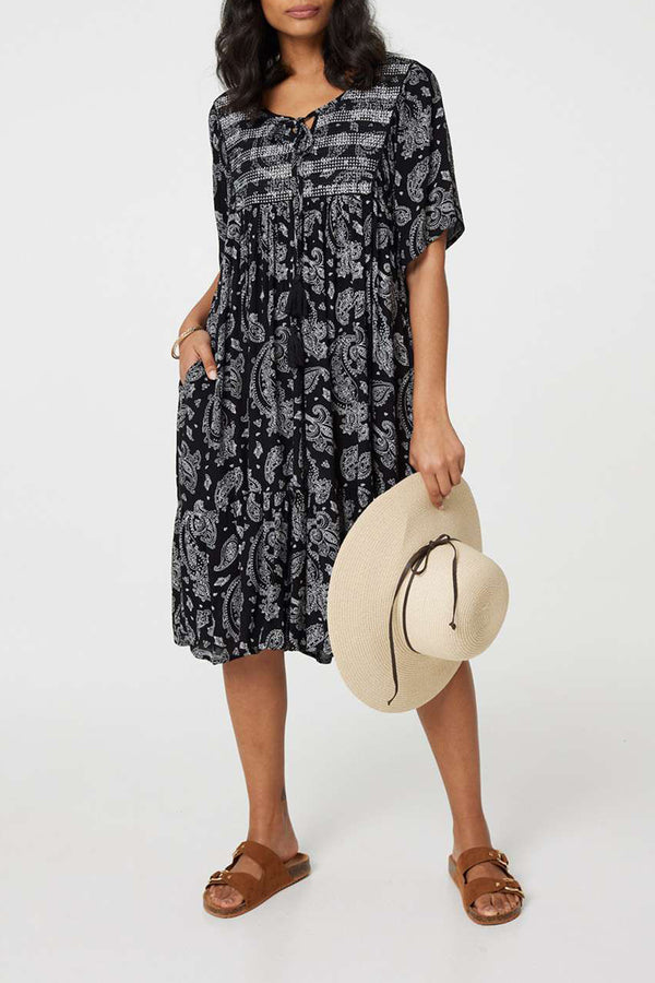 BLACK AND WHITE | Paisley Print Relaxed Swing Dress