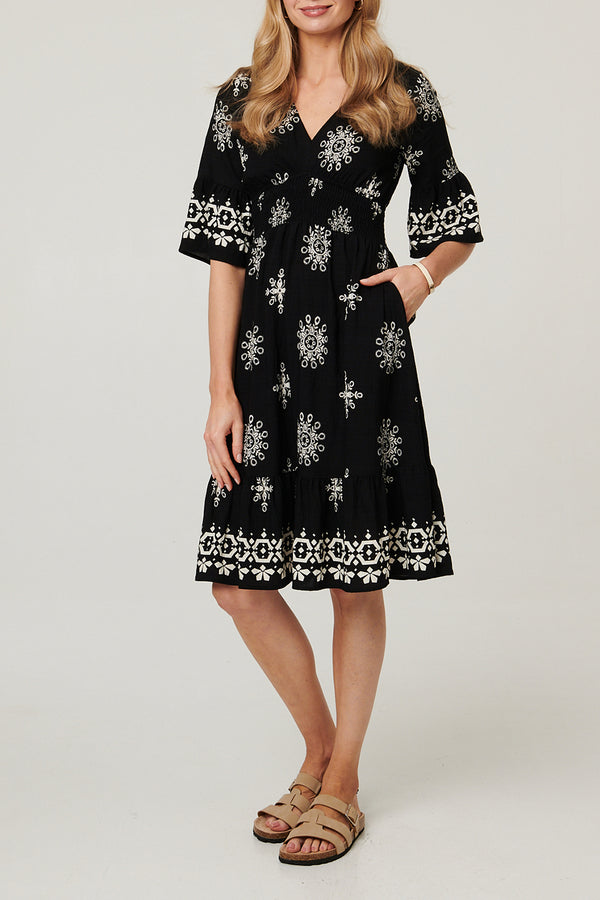BLACK / Printed Flared Sleeve Knee Length Dress