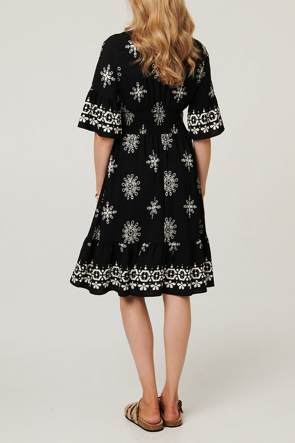 BLACK / Printed Flared Sleeve Knee Length Dress