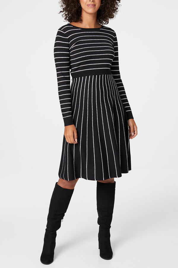BLACK AND WHITE | Striped Short Skater Knit Dress