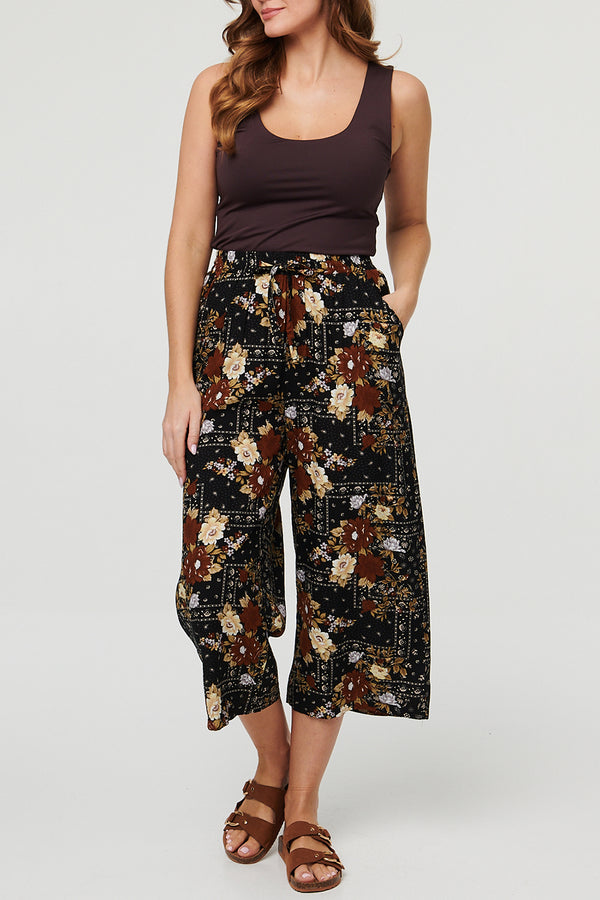 BLACK /Printed Tie Waist Cropped Wide Trousers