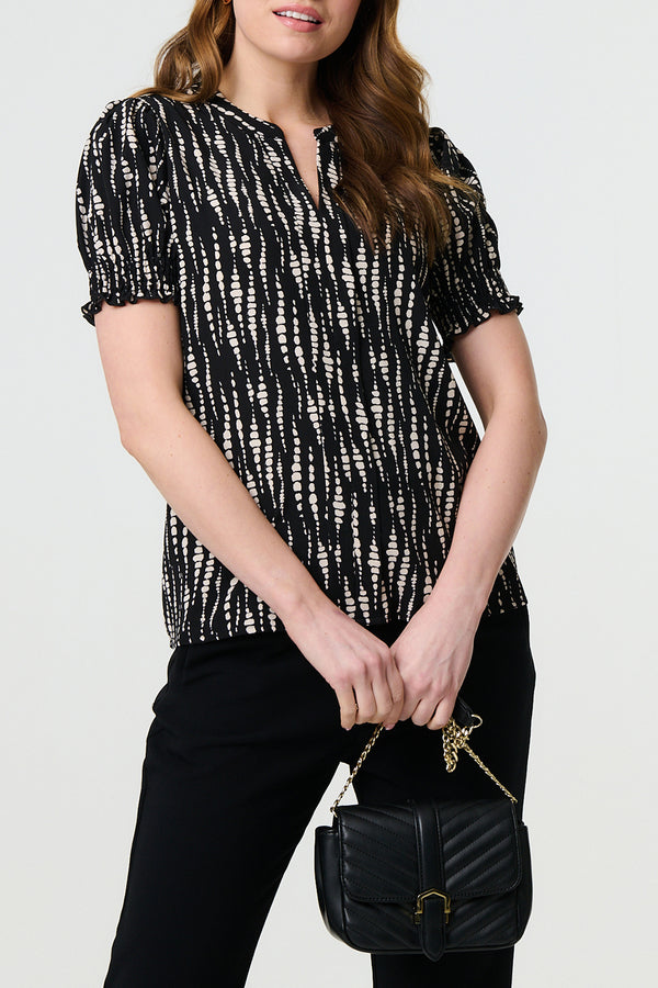 MULTI BLACK | Printed Short Puff Sleeve V-Neck Blouse