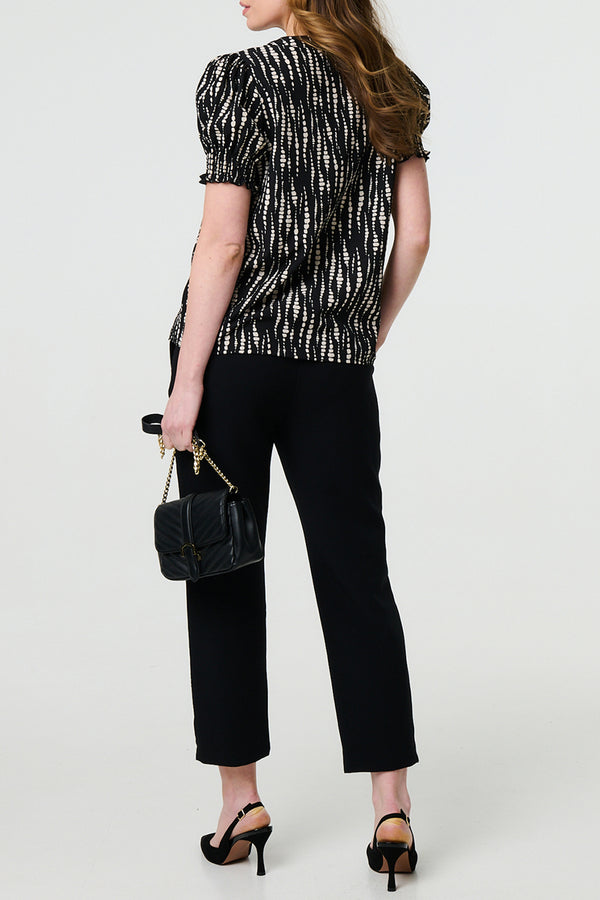 MULTI BLACK | Printed Short Puff Sleeve V-Neck Blouse